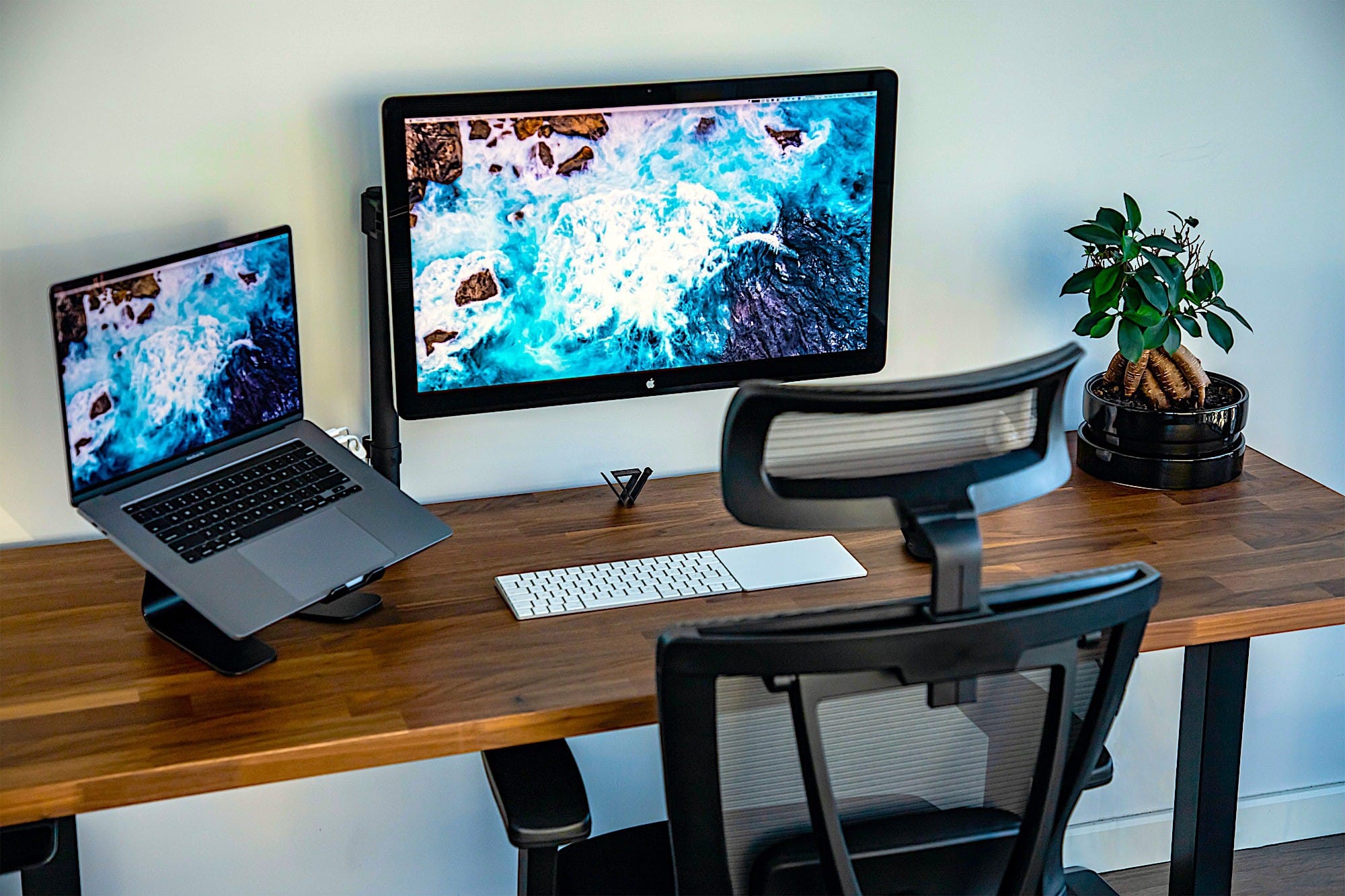 Mint Office’s Magical Meeting Mastery: Modern Techniques Maximizing Management Momentum
